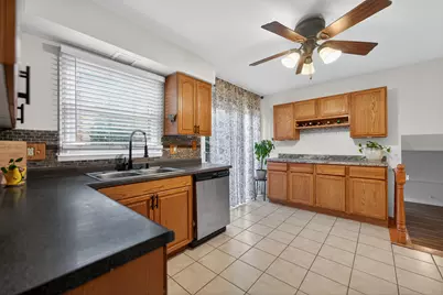 701 Buffalo Circle, Carol Stream, IL 60188 - Photo 8