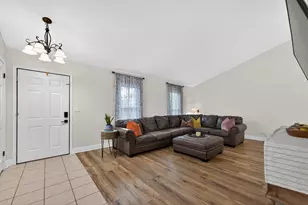 701 Buffalo Cir, Carol Stream, IL 60188 - Photo 4