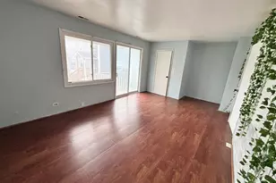 1373 Greenbrook Ct, Hanover Park, IL 60133 - Photo 8