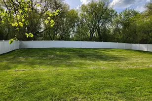 646 Meadow Ln, Winthrop Harbor, IL 60096 - Photo 4