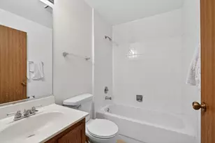 2845 Meadow Ln, Schaumburg, IL 60193 - Photo 10