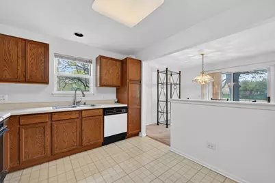 2845 Meadow Lane #V1, Schaumburg, IL 60193 - Photo 8