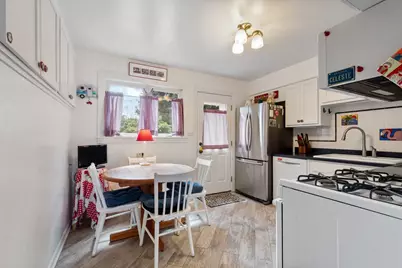 7511 N Bell Avenue #B, Chicago, IL 60645 - Photo 2