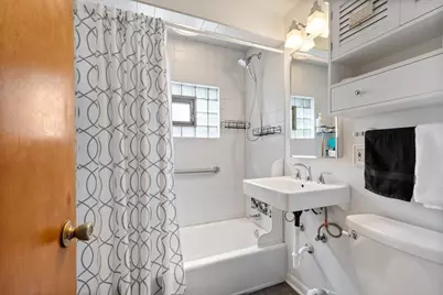 7511 N Bell Avenue #B, Chicago, IL 60645 - Photo 8