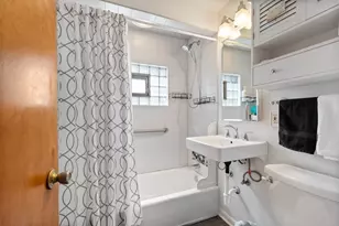 7511 N Bell Ave, Chicago, IL 60645 - Photo 8