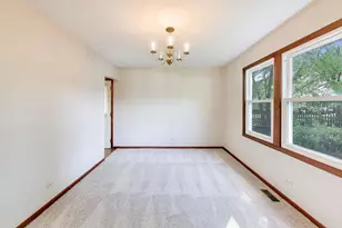 4122 Crimson Dr, Hoffman Estates, IL 60192 - Photo 6
