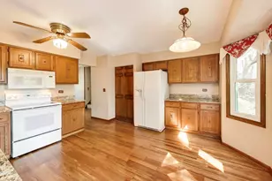 4122 Crimson Dr, Hoffman Estates, IL 60192 - Photo 8