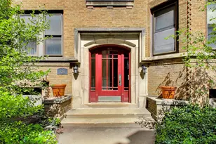 536 W Cornelia Ave, Chicago, IL 60657 - Photo 2
