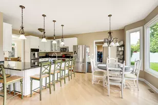 924 Naples Ln, Woodridge, IL 60517 - Photo 4