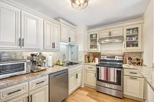 260 E Chestnut St, Chicago, IL 60611 - Photo 12