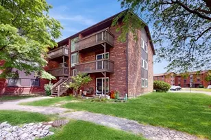 29W542 Country Ridge Dr, Warrenville, IL 60555 - Photo 16