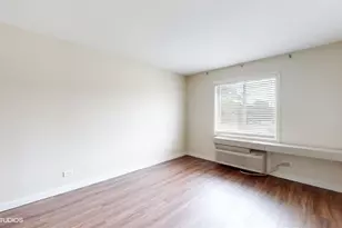 29W542 Country Ridge Dr, Warrenville, IL 60555 - Photo 8