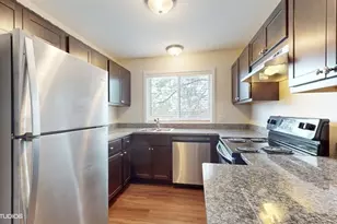 29W542 Country Ridge Dr, Warrenville, IL 60555 - Photo 2