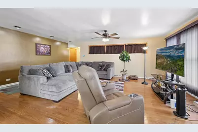 4437 W 100th Street, Oak Lawn, IL 60453 - Photo 2