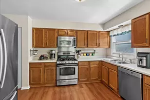 72 Julie Ln, Vernon Hills, IL 60061 - Photo 12