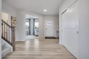84 Hedgerow Dr, Elgin, IL 60124 - Photo 2