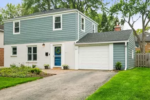 611 E Davis St, Arlington Heights, IL 60005 - Photo 1