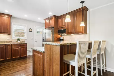 611 E Davis Street, Arlington Heights, IL 60005 - Photo 4