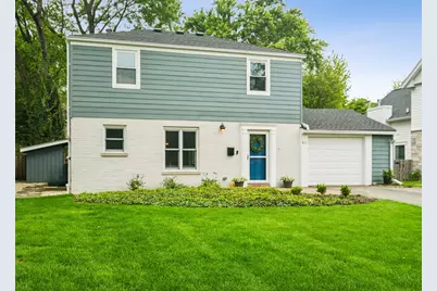 611 E Davis Street, Arlington Heights, IL 60005 - Photo 2