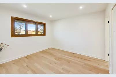 656 Jon Lane, Des Plaines, IL 60016 - Photo 12