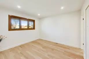 656 Jon Ln, Des Plaines, IL 60016 - Photo 12