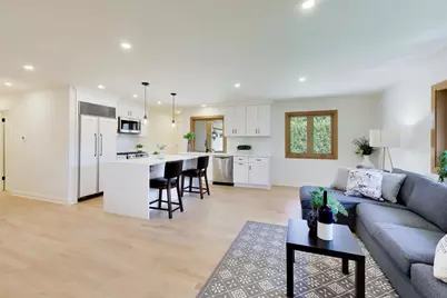 656 Jon Lane, Des Plaines, IL 60016 - Photo 2