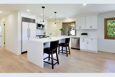 656 Jon Lane, Des Plaines, IL 60016 - Photo 4