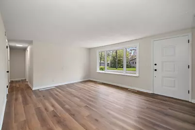 988 Spruce Lane, Saint Anne, IL 60964 - Photo 8