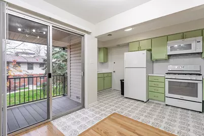 209 Washington Square #C, Elk Grove Village, IL 60007 - Photo 6