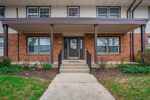 209 Washington Square, Elk Grove Village, IL 60007 - Photo 1