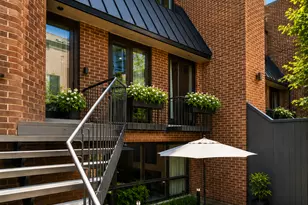 1307 N Sutton Pl, Chicago, IL 60610 - Photo 2