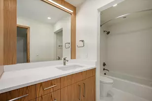 1307 N Sutton Pl, Chicago, IL 60610 - Photo 32