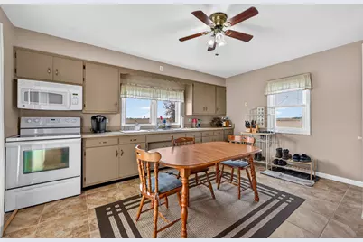 21137 Fenstermaker Road, Sycamore, IL 60178 - Photo 6