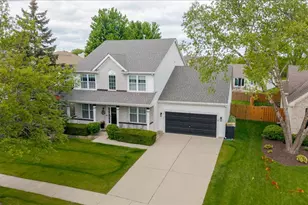 4 Forest Cove Ct, Streamwood, IL 60107 - Photo 1