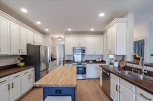 4 Forest Cove Ct, Streamwood, IL 60107 - Photo 16