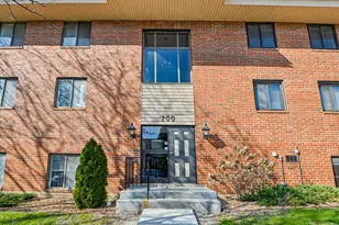 200 E Fountainview Ln, Lombard, IL 60148 - Photo 2