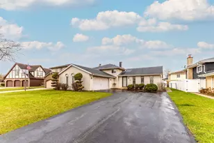 1124 N Anvil Ct, Addison, IL 60101 - Photo 2