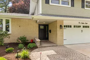 188 S Ellyn Ave, Glen Ellyn, IL 60137 - Photo 2
