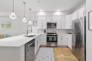 935 Burlington Ave, Downers Grove, IL 60515 - Photo 8