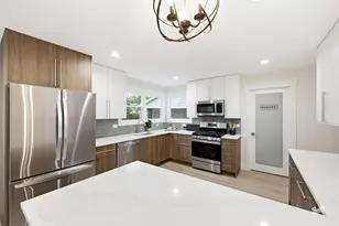 2002 Hawk Ct, Rolling Meadows, IL 60008 - Photo 2