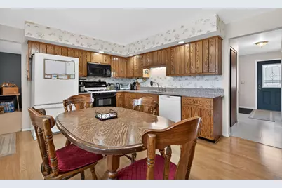 106 N Brookshore Drive, Shorewood, IL 60404 - Photo 6