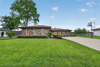 106 N Brookshore Drive, Shorewood, IL 60404 - Photo 2