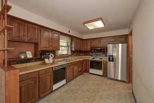 402 N First St, Elburn, IL 60119 - Photo 6