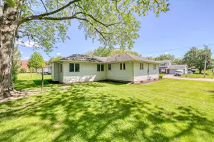 402 N First St, Elburn, IL 60119 - Photo 2