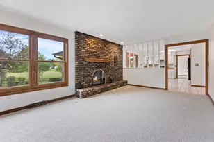 321 Ashwood Dr, Schaumburg, IL 60193 - Photo 6