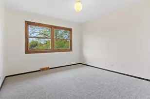 321 Ashwood Dr, Schaumburg, IL 60193 - Photo 16