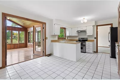 321 Ashwood Drive, Schaumburg, IL 60193 - Photo 2