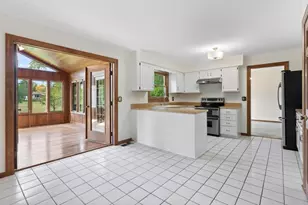321 Ashwood Dr, Schaumburg, IL 60193 - Photo 2