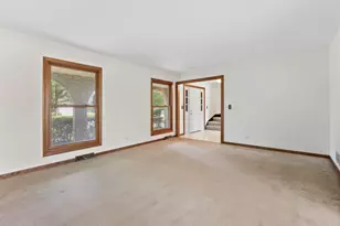 321 Ashwood Dr, Schaumburg, IL 60193 - Photo 10
