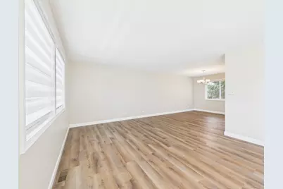 4360 Mumford Drive, Hoffman Estates, IL 60192 - Photo 10